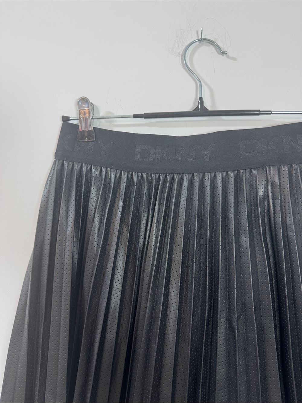 DKNY Black Pleated Faux Leather Perforated Skater Skirt - Size Large - Picture 2 of 8